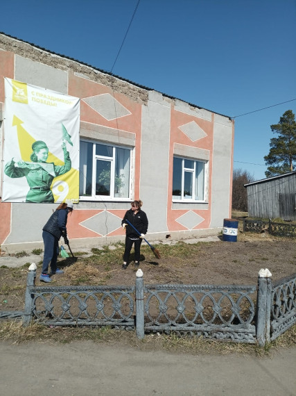 Впереди посадка цветов. Впереди посадка цветов.